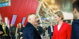 VanHorn viziton Rinasin, bashkëpunim për standarde më të larta sigurie