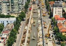 “Eh eh eh, llafet i merr lumi”, Rama publikon transformimin e Lanës ndër vite