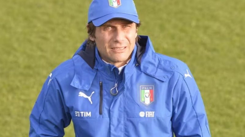 Pankina e Italisë  Antonio Conte frenohet  Kam një kontratë me Napolin