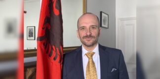 Ambasadori shqiptar në Mbretërinë e Bashkuar letër të hapur ‘The Guardian’: Shqiptarët në Angli po bëhen kurban nga mediat dhe politikanët e krahut të djathtë