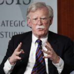 John Bolton: Shqipëria ka rrezik për shkak të strehimit të opozitës iraniane