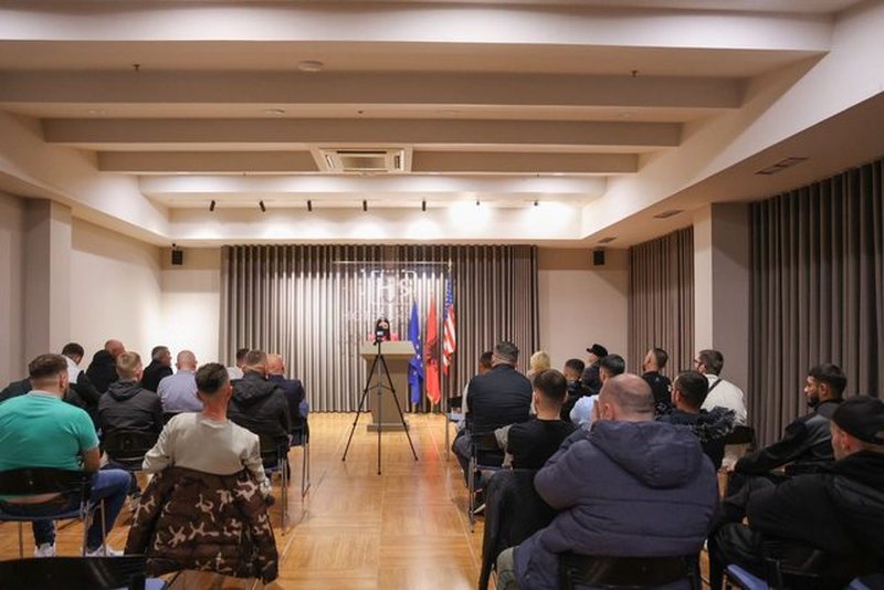 Revoltë e hapur në Elbasan  Demokratët kundër Berishës  Nokës dhe Himçit pas përjashtimit të Alesia Balliut dhe Rudina Allës