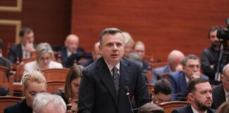 Noka i tha “do të të rrjep si kec”, Balla: Deputetët po kërcënohen me jetë, se nuk shkelin më gjallë në sallë