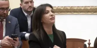 Topalli rikthen shprehjen “kape për zhelesh, nxirre jashtë”, ironizon Peleshi: S’ma merrte mendja, mendova se i kishim dhënë ‘lamtumirën’