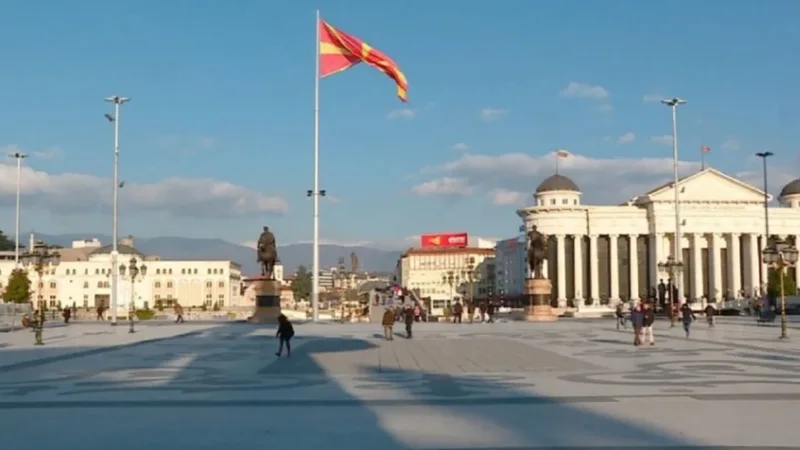  Pengimi i gjuhës shqipe mohon të drejtat natyrore të shqiptarëve   Unioni i Gazetarëve të Maqedonisë së Veriut  Studentët kanë të drejtë ti japin provimet në gjuhën amtare  nuk është luks