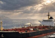 Kina sfidon bllokadën e SHBA-së, çisterna e naftës kalon Ngushticën e Hormuzit