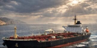 Kina sfidon bllokadën e SHBA-së, çisterna e naftës kalon Ngushticën e Hormuzit