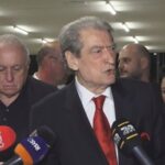 Evoluimi i Berishës, nga thikat me helm dhe çadrat pistoletë, te helmi që përdoret për të verbuar arinjtë