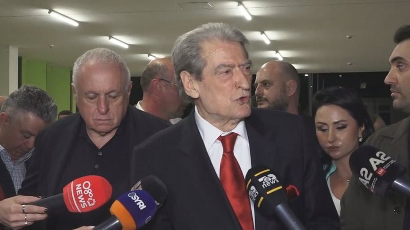 Evoluimi i Berishës  nga thikat me helm dhe çadrat pistoletë  te helmi që përdoret për të verbuar arinjtë