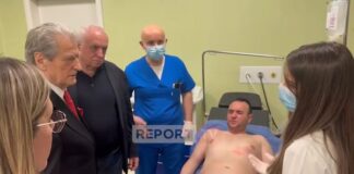 ‘U shërua sa erdhe ti’, Berisha ‘qetëson’ Balliun pas lotëve në protestë