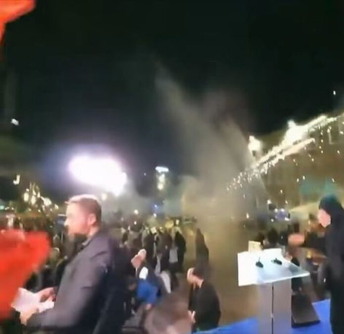 -800-0-1776701984xprotestatvtjpg-240
