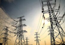 Tarifat e shpërndarjes së energjisë elektrike – ERE miraton vendimin për vitin 2026, sa do paguhet sipas nivelit të tensionit