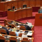 Interpelanca në Kuvend, Kumbaro: Provimi i shtetit detyrim që prej vitit 2012, asnjë mësues nuk po hiqet nga puna