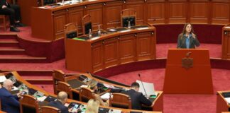 Interpelanca në Kuvend, Kumbaro: Provimi i shtetit detyrim që prej vitit 2012, asnjë mësues nuk po hiqet nga puna