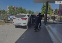 Theu ‘arrestin në shtëpi’ dhe vodhi në dy banesa, arrestohet 22-vjeçari në Tiranë