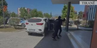 Theu ‘arrestin në shtëpi’ dhe vodhi në dy banesa, arrestohet 22-vjeçari në Tiranë