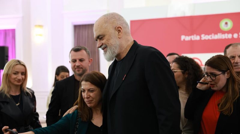  Qeveria ka rritur rrogat  paguan për vjetërsi në punë    Rama  Jemi vetëm në rrugëtimin europian  të tjerët ngatërrojnë interesin kombëtar