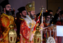 Pashkët Ortodokse, besimtarët ndezin qirinj dhe luten në katedralen “Ngjallja e Krishtit” në Tiranë