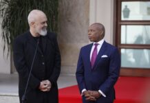 Ish-kryebashkiaku i New York Eric Adams merr shtetësinë shqiptare