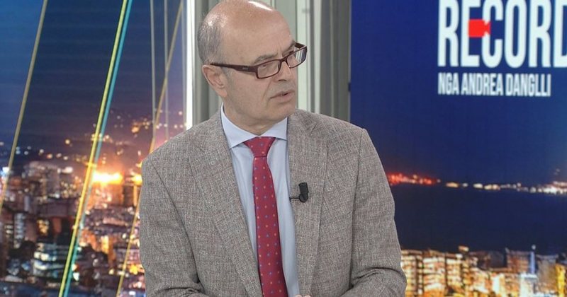 protestat-e-berishes-me-kujtojne-enver-hoxhen-petro-koci-bingo-e-rames