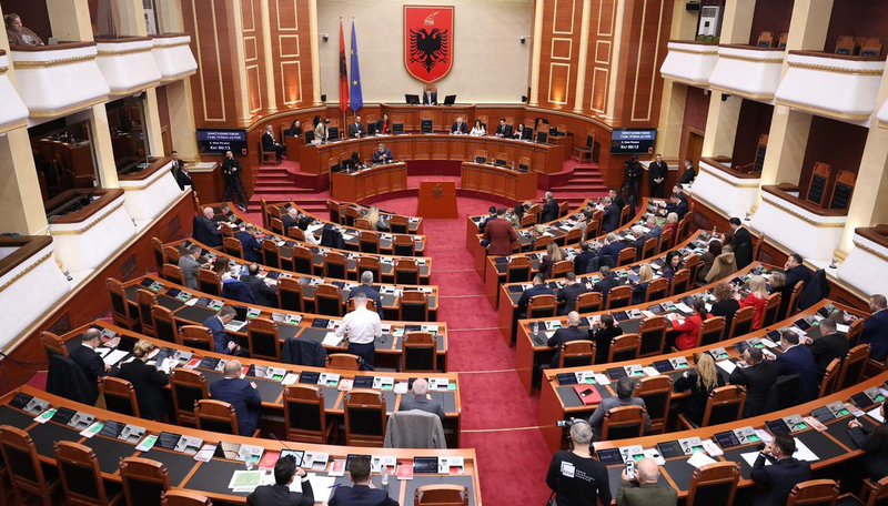 Kuvendi në seancë plenare  Nga interpelancat me tre ministra  te paketa e ligjeve për shërbimet dhe arsimin