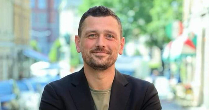  Mburrem që jam shqiptar   eurodeputeti Adnan Dibrani videomesazh për Samitin e Diasporës  Rrënjët e mia nuk i harroj 