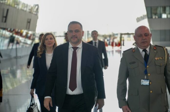 -800-0-a256d8c17c45a26e61f5319e99c27b04