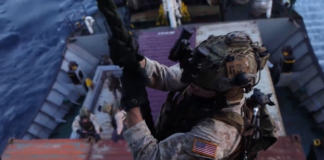 Bllokada e porteve iraniane/ Marinsat amerikanë ndalojnë anijen tregtare në Detin Arabik