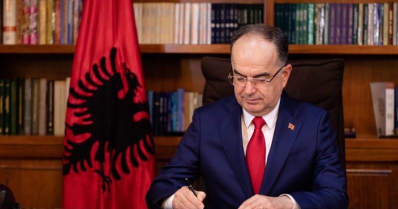 EMRAT: Presidenti Bajram Begaj liron nga detyra 5 ambasadorë