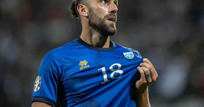  Më mirë më vritni    Si u bënë  mollë sherri  miqësitë e Muriqit me lojtarët serbë  Beogradi  Flet turqisht  prandaj e urrejnë në Kosovë