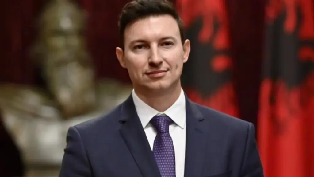 Ambasadori i Shqipërisë në Shkup  mesazh të koduar para protestës për gjuhën shqipe  Një burrë shteti mendon për brezin e ardhshëm