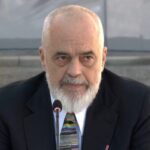 Pallati që u përfshi nga flakët në Tiranë, reagon EDI RAMA