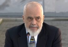 Pallati që u përfshi nga flakët në Tiranë, reagon EDI RAMA