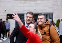 Hoxha dialog me studentët e Korçës: Integrimi evropian nuk është më ëndërr por projekt real. Kapitali njerëzor, potenciali ynë i madh