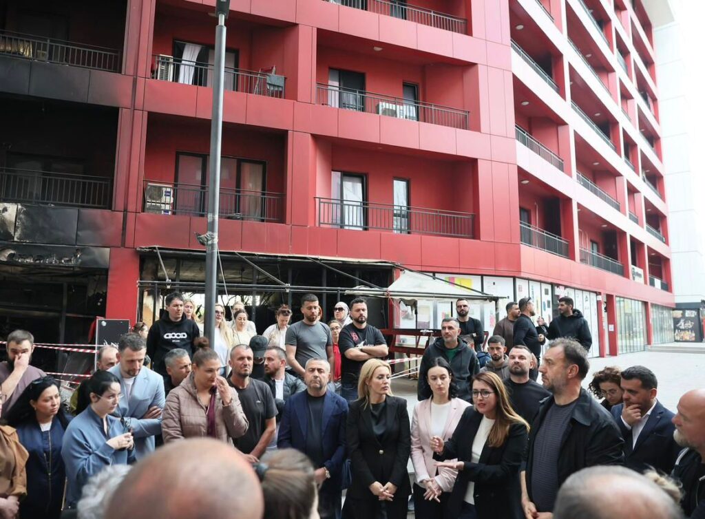 Manastirliu takon banorët e pallatit të dëmtuar nga zjarri  Mbështetje konkrete për çdo familje të prekur  bonus qiraje dhe dëmshpërblim i dëmeve