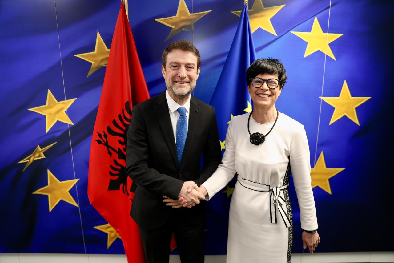 Bruksel / Hoxha takim me Komisioneren Kos: Perspektiva evropiane e Shqipërisë e ndërtuar mbi rezultate konkrete, standardet e BE – prioriteti ynë i përditshëm