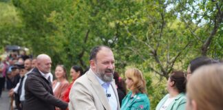 Mazniku inspektime në Librazhd: Rrugën që dikur komunës i duheshin 10 vite ta bënte, sot përfundoi me një investim të vetëm