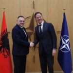 Ministri i Mbrojtjes takohet me shefin e NATO-s në Bruksel