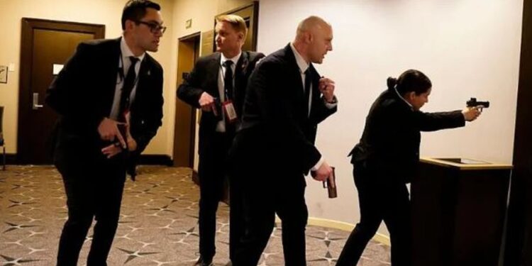 CBS News  Mësuesi i maskuar si i ftuar  planifikoi vrasjen e Trump dhe zyrtarëve të tij