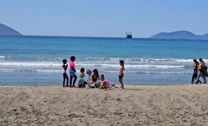 Ditët me diell mbushin Vlorën me vizitorë