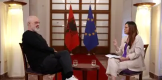 “Nuk kam takuar tjetër shkrimtar veç Kadaresë”, rrëfimi ekskluziv i Ramës për librin “Në Sofrën e Hënës”: Jam i dashuruar me gjuhën shqipe