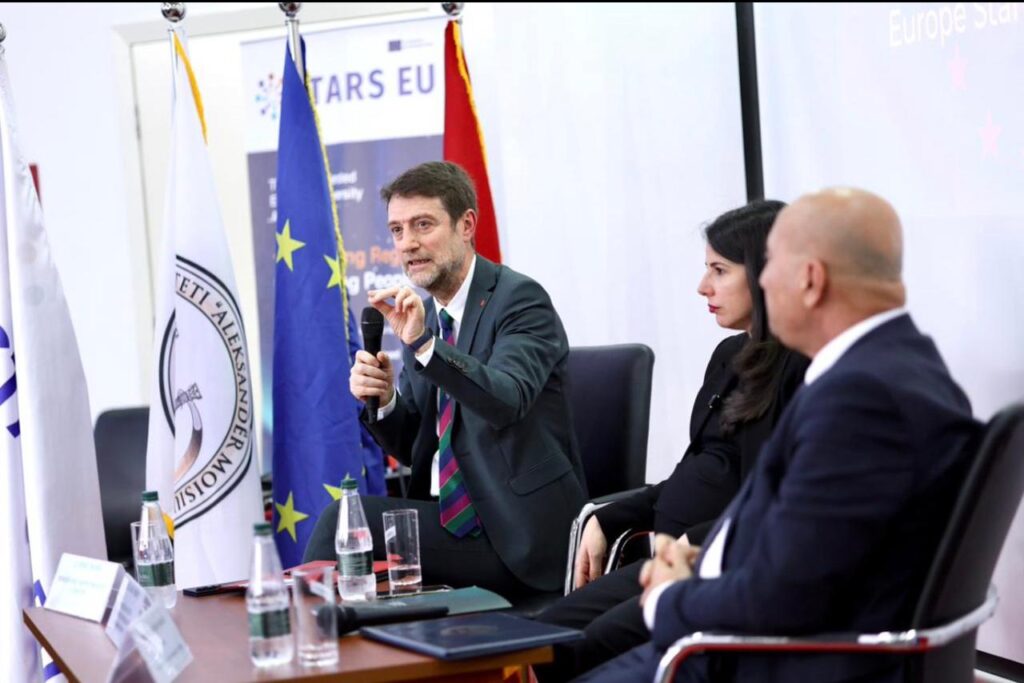 Ministri Hoxha në Durrës  Të rinjtë  shtylla kryesore e rrugës së Shqipërisë drejt BE së