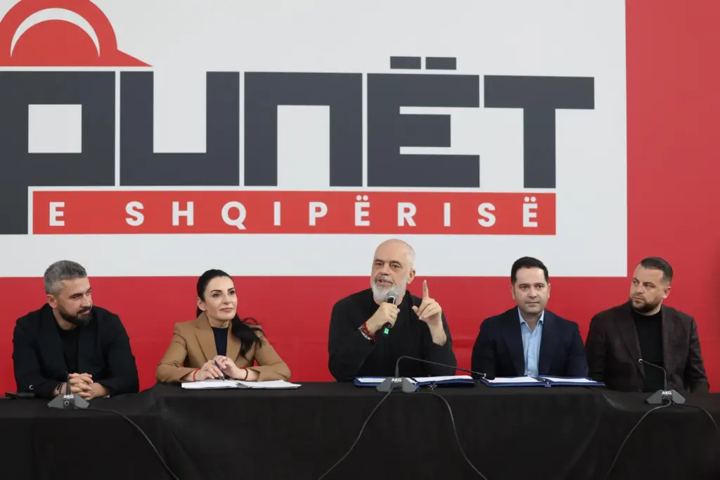  Shkojnë në kryeqytetet e Europës dhe bëjnë copash vendin e tyre   Rama për opozitën  I gënjen mendja se mund të na mundin duke lehur në Bruksel