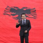 Pse Shqipëria nuk i jep diasporës pasaportë dhe shtetësi shqiptare ?