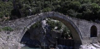 Turistët e huaj “zbulojnë” Banjat e Bënjës: E gjithë Shqipëria është shumë mbresëlënëse