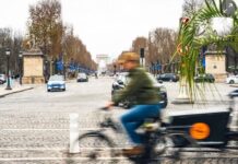Si i zëvendësoi Parisi makinat me biçikletat
