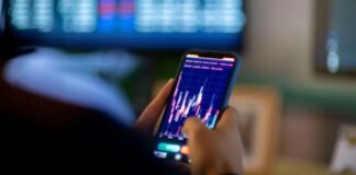 Sekretet para njoftimeve të Trump, kush po fiton miliona në heshtje?