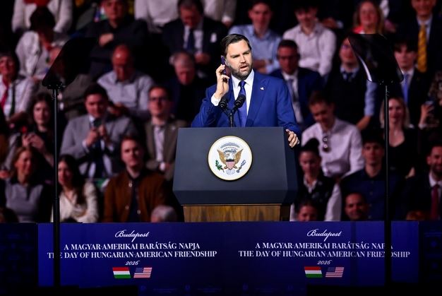 Telefonata e papritur nga Trump ndërpret fjalimin e JD Vance në Hungari  Zoti President