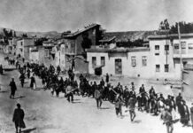 “Mos na lini në duart e xhelatëve!”, klithmat e shqiptarëve në Tivar 1945! Dëshmitë e të mbijetuarve zbulojnë një operacion të organizuar ushtarak! Kërkesa e Titos për Enverin