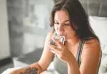 Mos e pini më ujin pas disa orësh, ekspertët zbulojnë “kufirin” që shumica e injoron